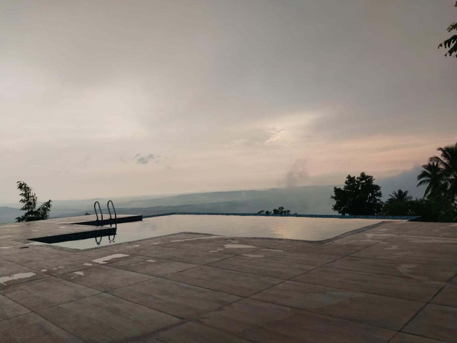 Whiteflower Mountain Resort Perintalmanna ภายนอก รูปภาพ